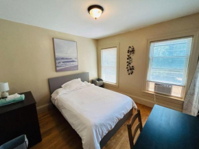 Nice bedroom in Lincoln with shared bathroom and kitchen a